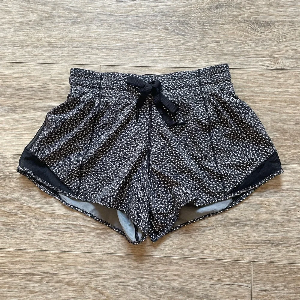 Lululemon Hotty Hot Shorts Reflective Dot - Picture 1 of 5